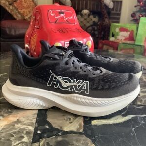Hoka Mach 6 black/white low top sneakers size 8